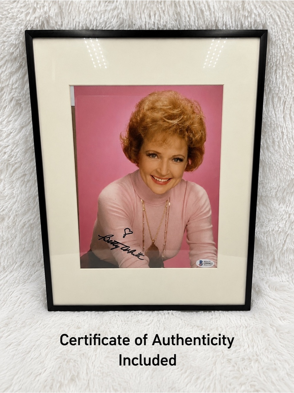 Betty White Signed 8x10 Photo BAS Beckett Authenticated Framed Autograph COA